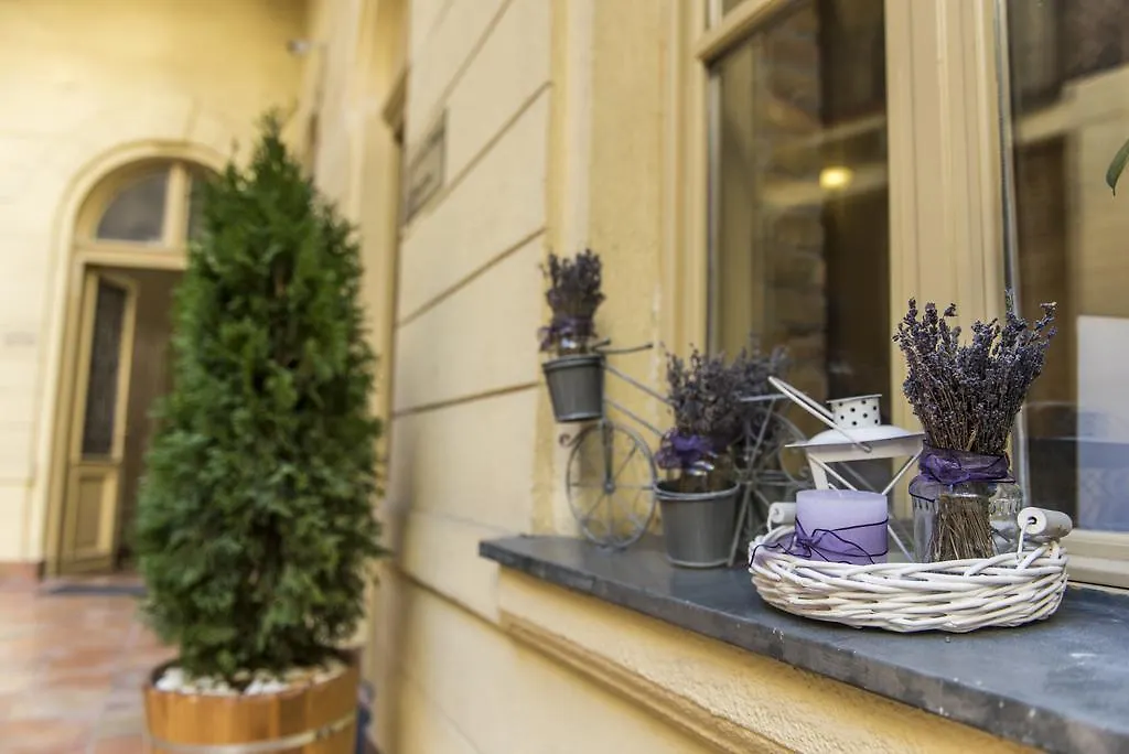 Centrooms House Budapest 3*,  Ungheria